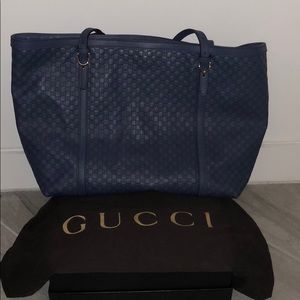 Full sized beautiful blue Gucci purse!!